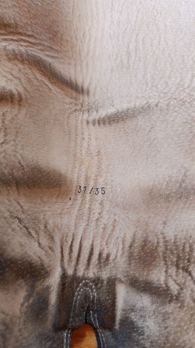 Czapsy hippica skórzane