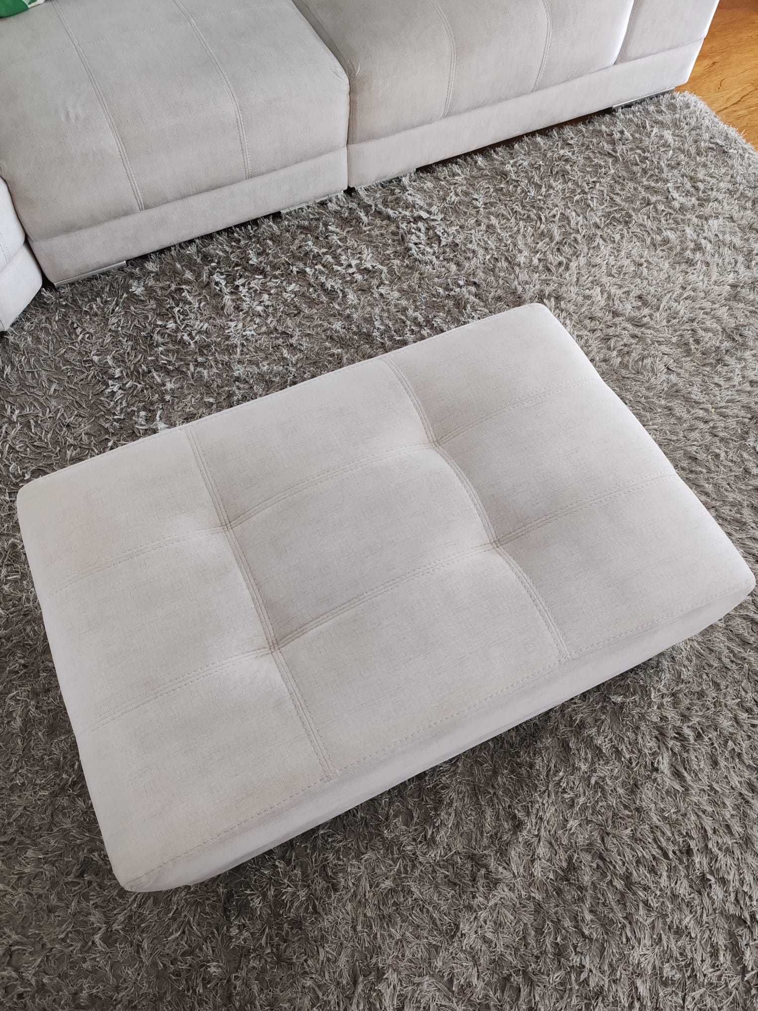 Sofá com chaise longue