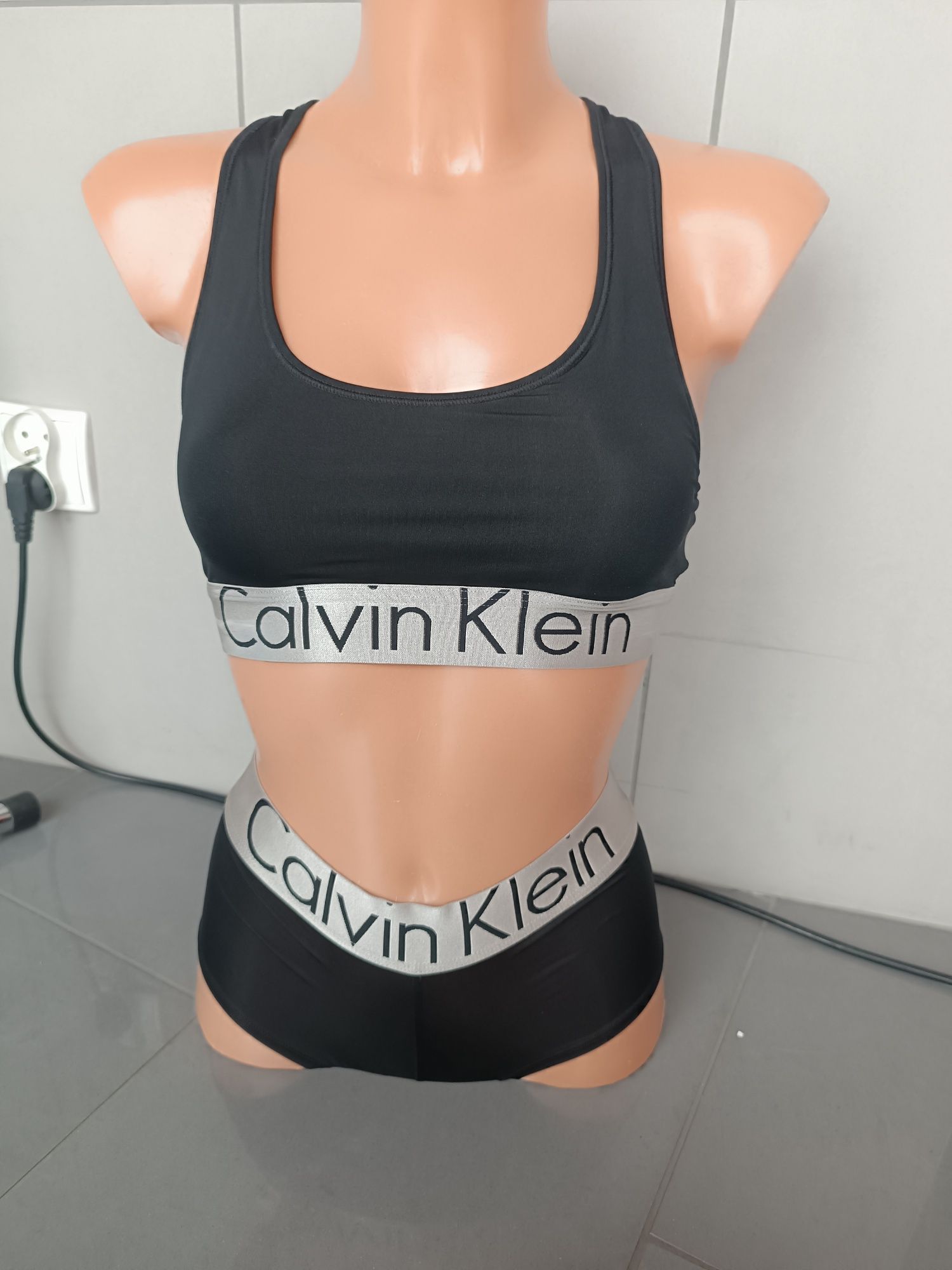 Piękny komplet xs okazja Calvin clein