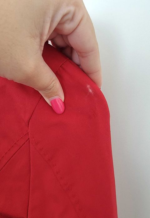 Gabardine vermelha com cinto Zara Kids, tamanho 11-12 anos