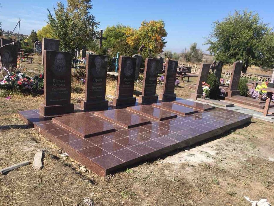 Вироби з Токівського граніту. Плитка, пам’ятники, облицювання.