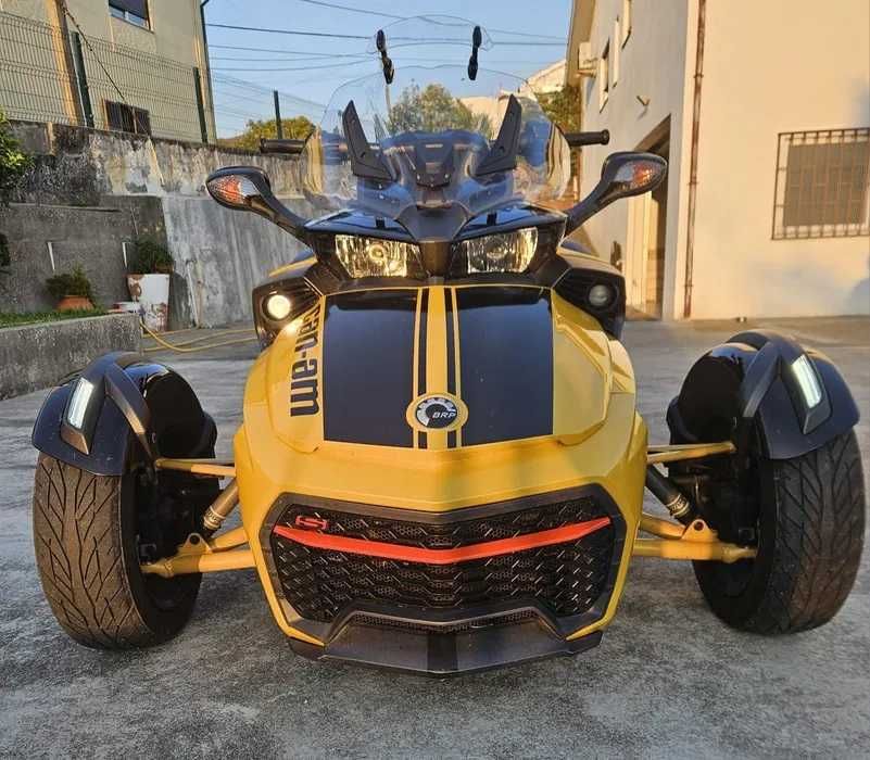 Moto Can-Am impecável