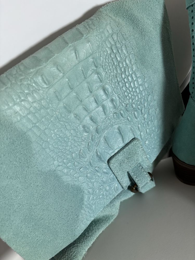 Conjunto de botas e mala de camurça Tapadas