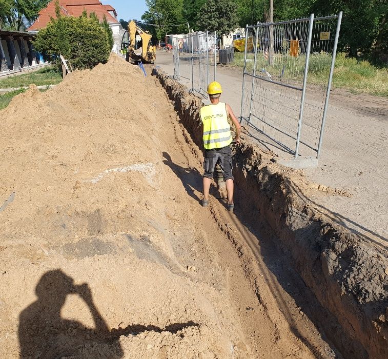 Usługi koparko-ładowarkąPzyłącza wody i przyłacza kanalizacji