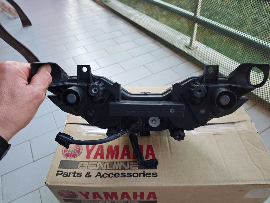 Optica mínimos e suporte piscas Frente, Tracer 9/GT/GT+  2021 a 2024.