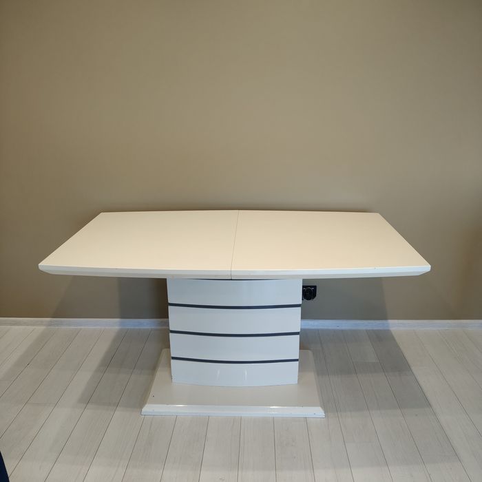 Biały stół rozkładany