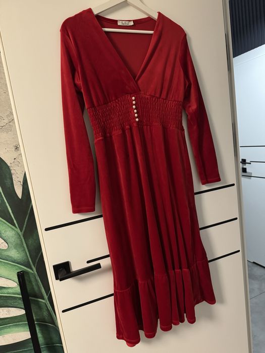 Sukienka welurowa z perełkami OVERSIZE midi czerwona