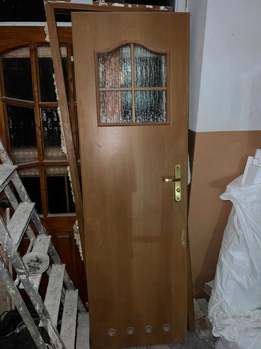 Продам вживані двері з рамою та дзеркало