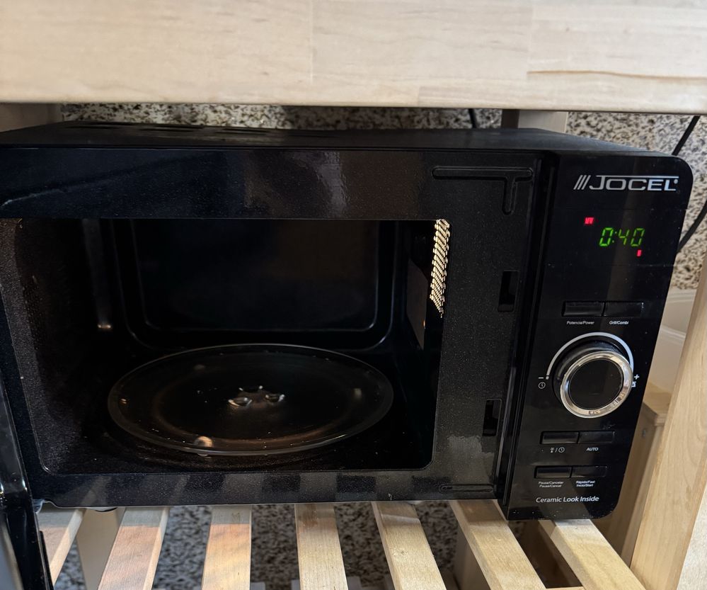 Microondas Jocel em preto