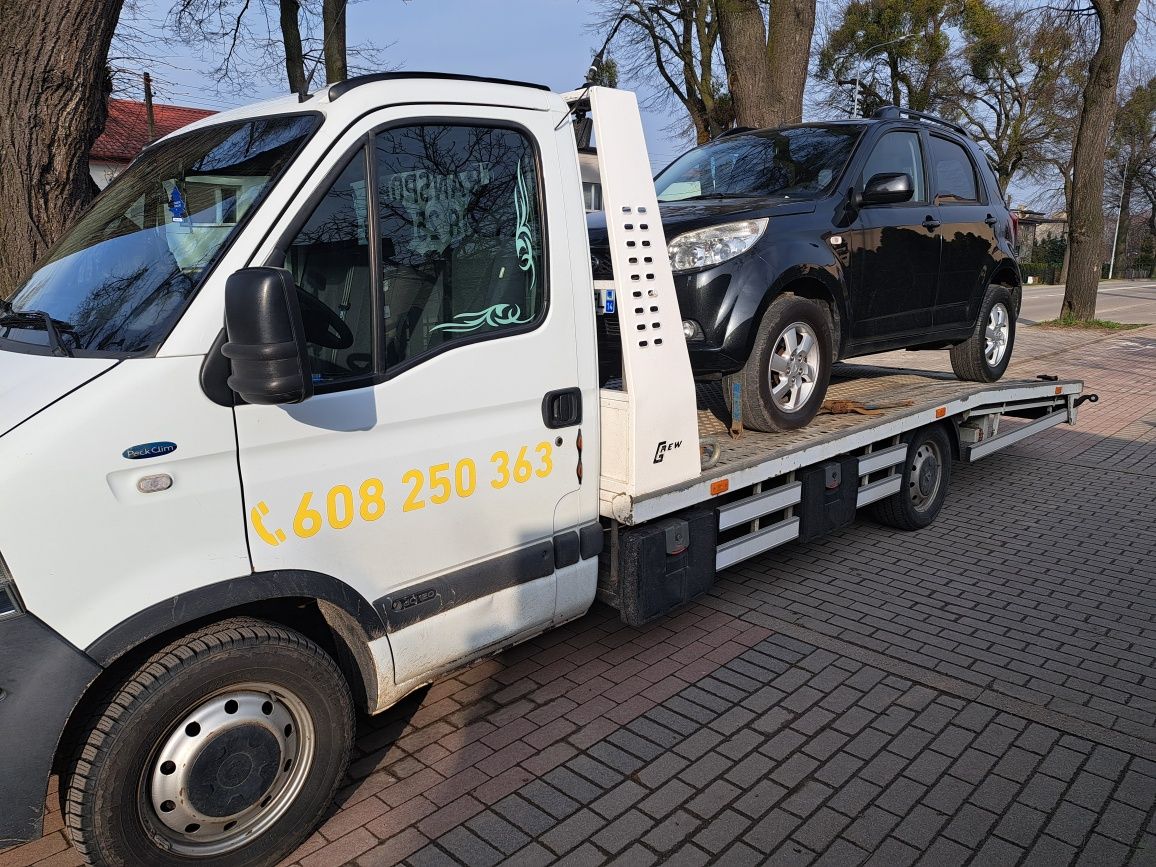 Pomoc drogowa 24/7 autolaweta transport holowanie auto4x4 wyciąganie
