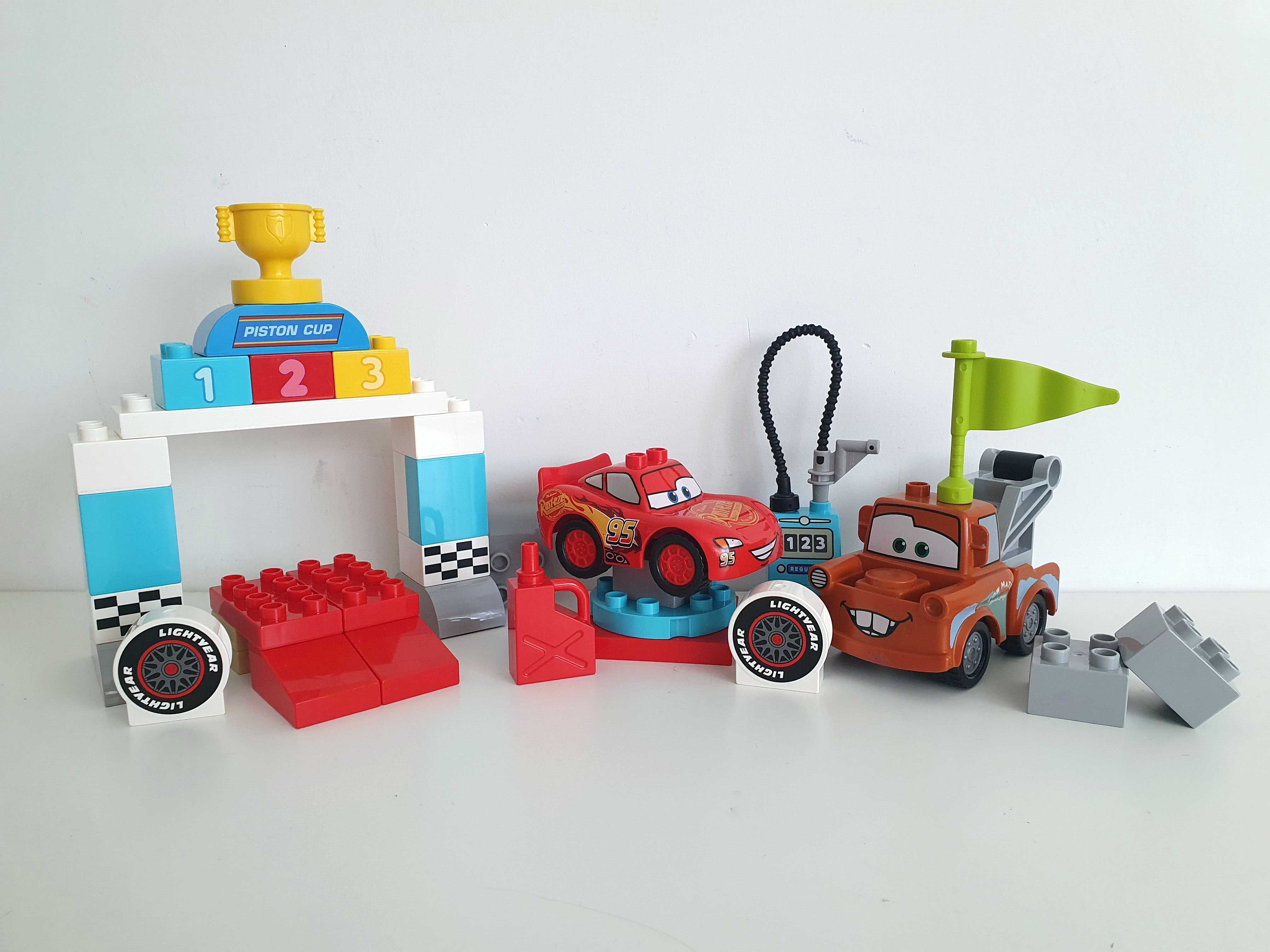 Lego DUPLO 10924 Zygzak McQueen Na Wyścigach Złomek Cars samochody