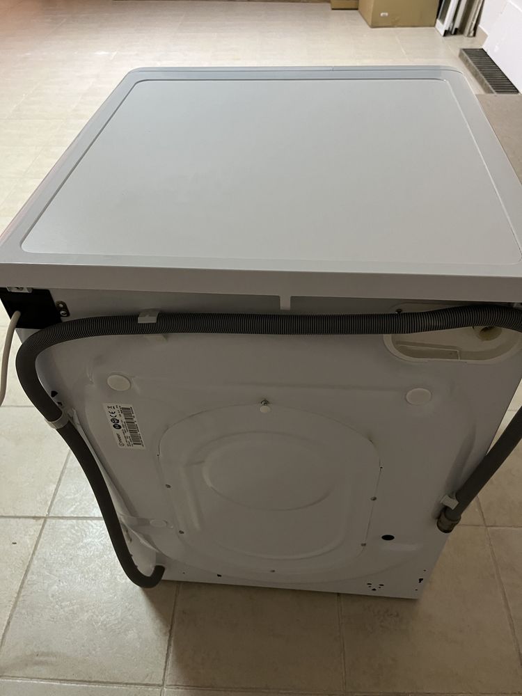 Maquina lava roupa INDESIT XWE 81283 *AVARIADO