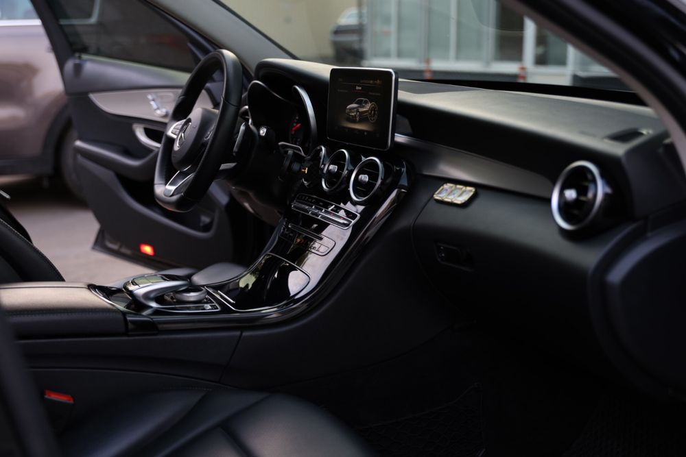 Оренда/прокат авто Mercedes-Benz C300 для особливих подій