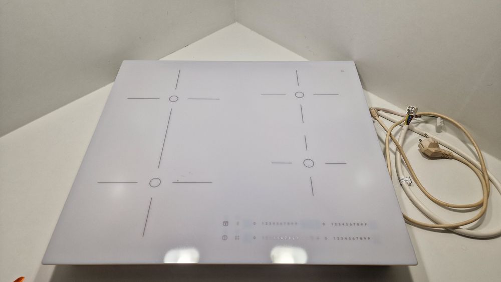 Płyta indukcyjna do zabudowy 4-pola IKEA biała 803.039.32 BEJUBLAD