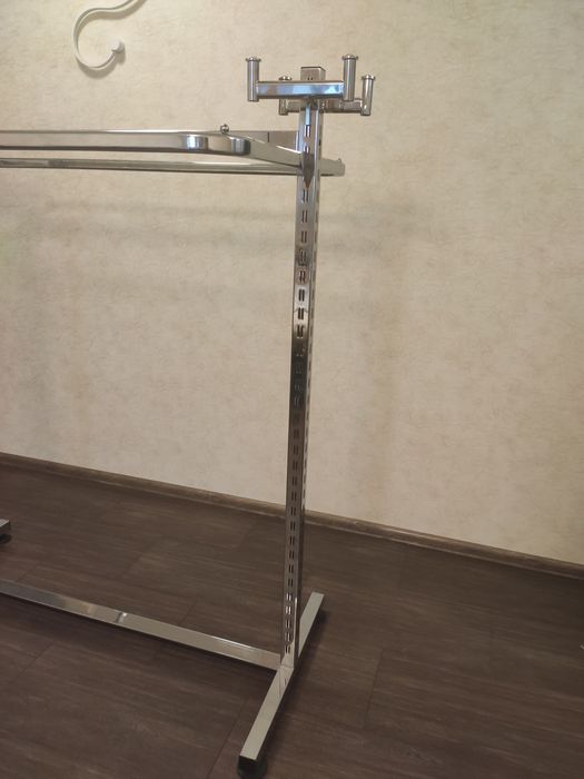 Стійка для одягу