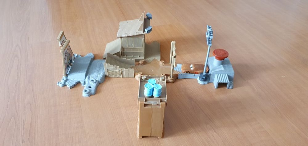Tor z wyrzutnią Mattel + ubłocony Zygzak McQueen z bajki Auta Cars