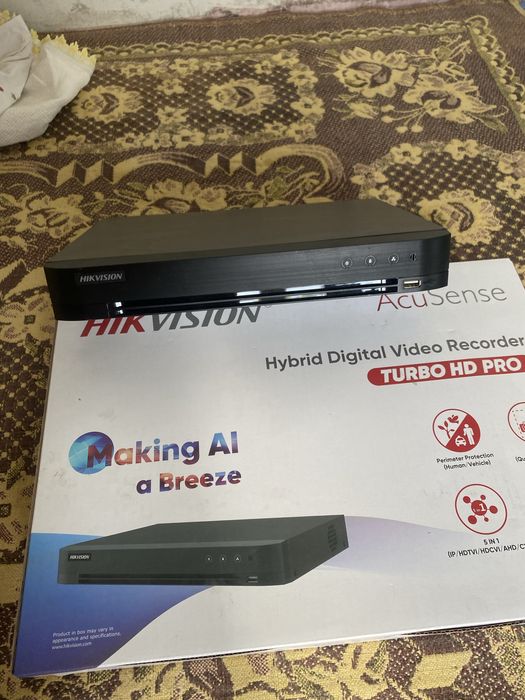 Відеореєстратор Hikvision повністю справний