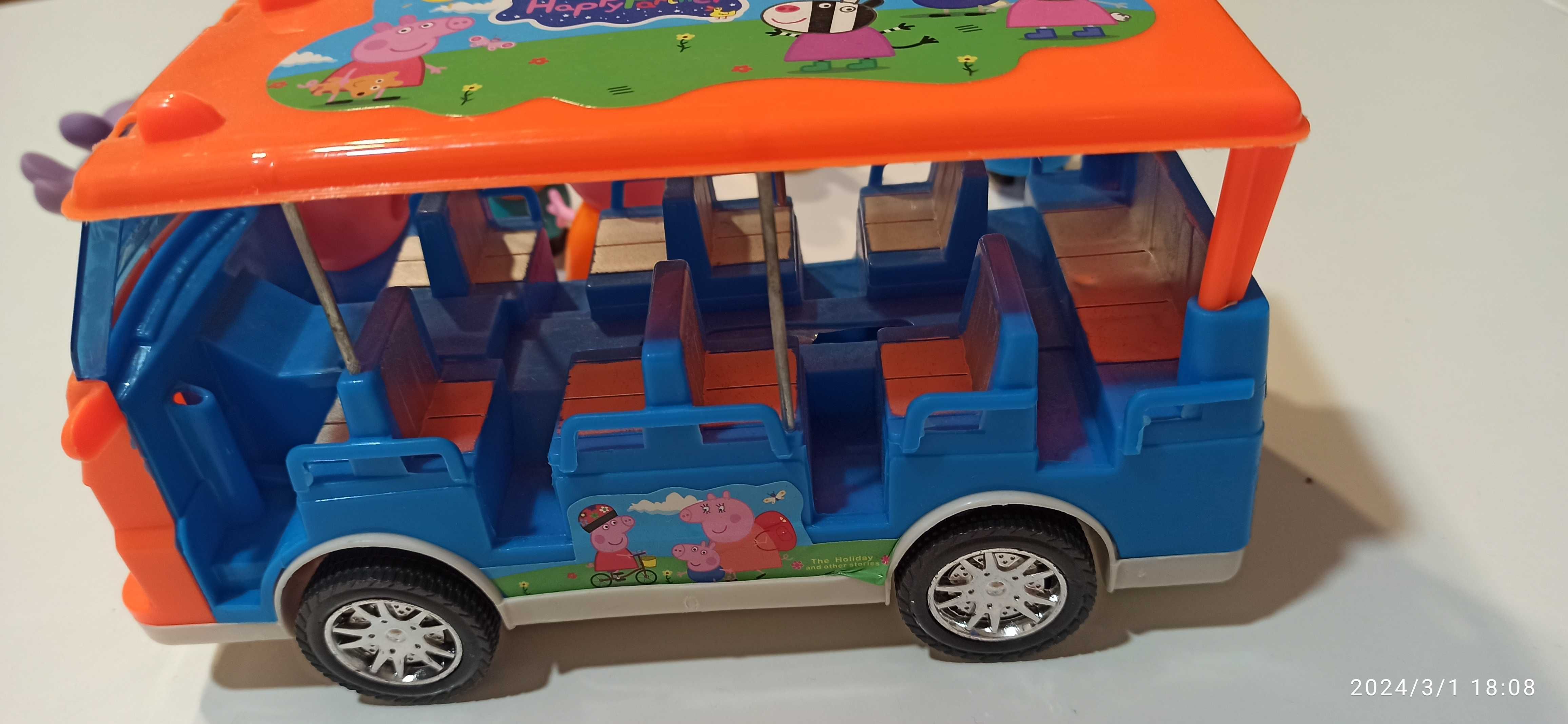 Peppa - Autobus grający, jeżdżący  + figurki