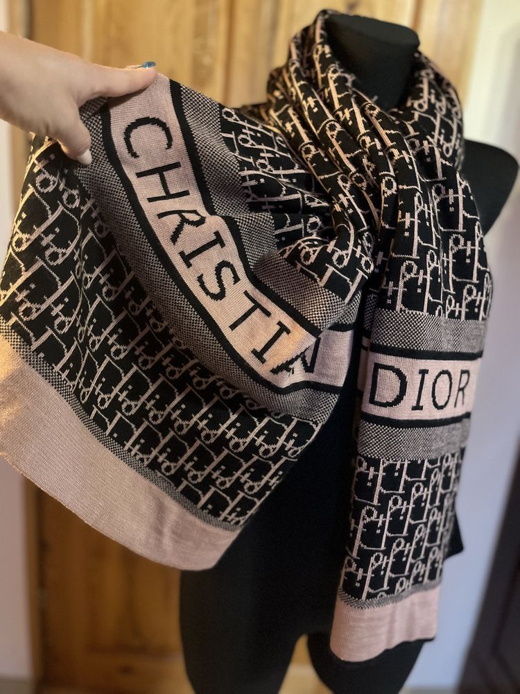Christian Dior długi gruby szal