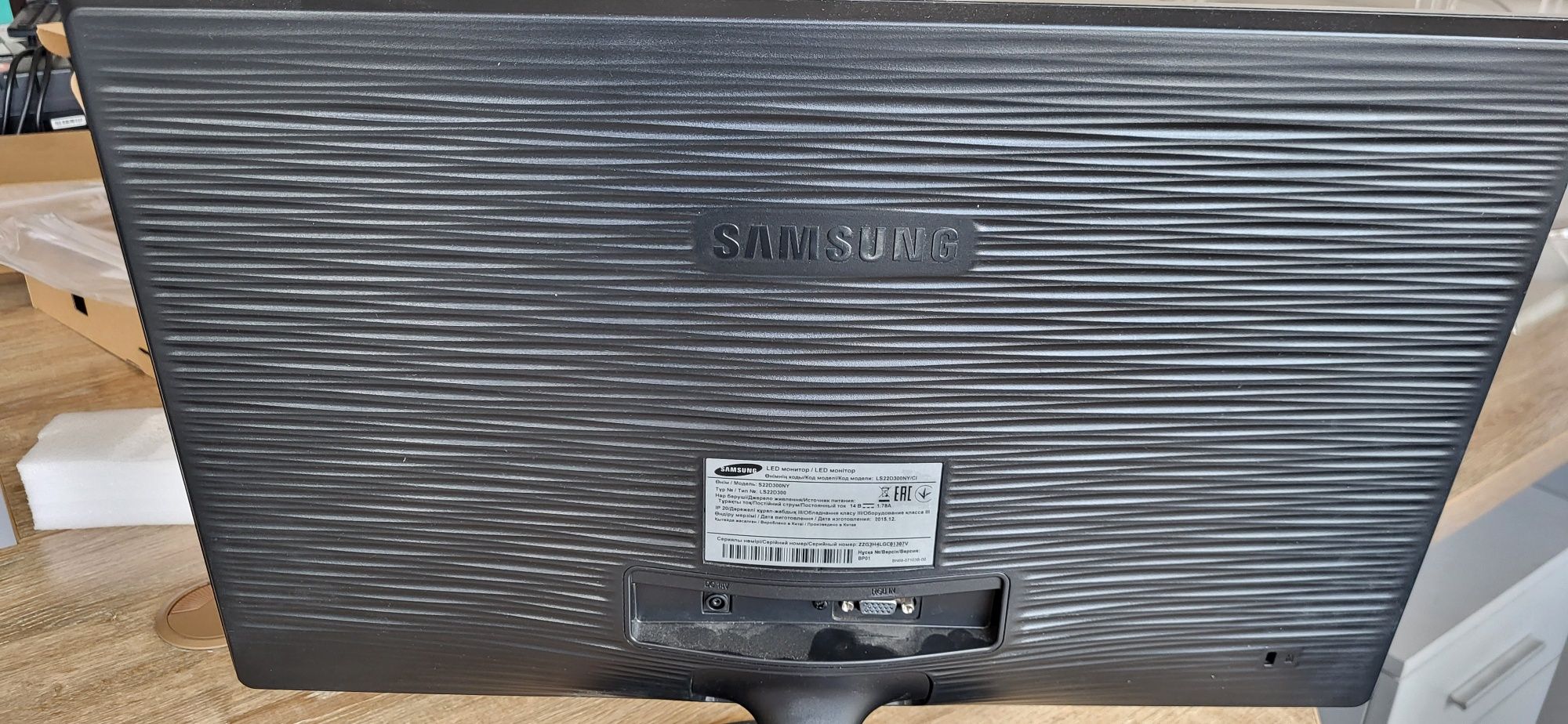 Монитор Samsung S22D300MY