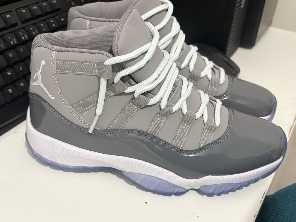 Jordan 11 cizento