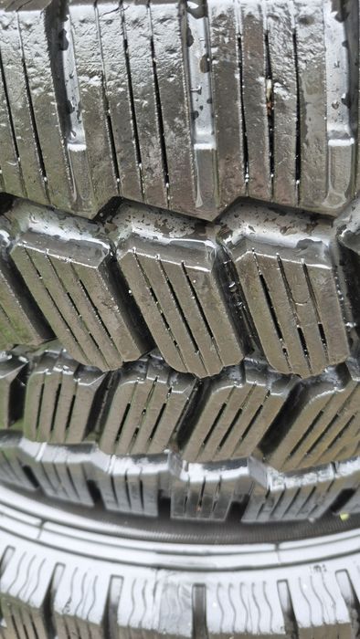 Продам резину 235/65/16 c