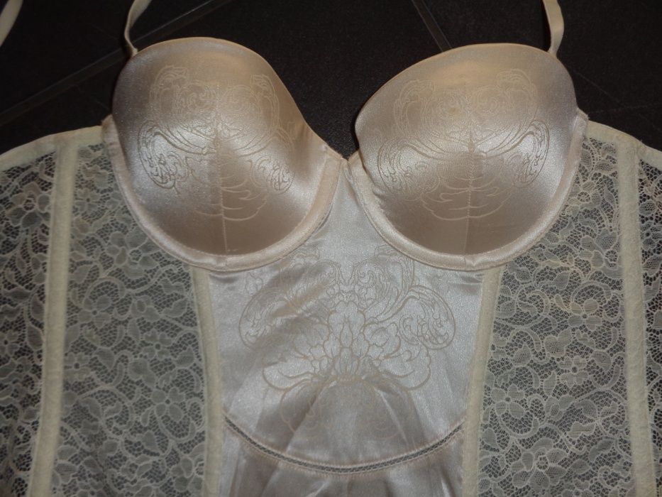 nowy TRIUMPH Divine Essence Corsage kremowy ivory gorset z pasami 75B