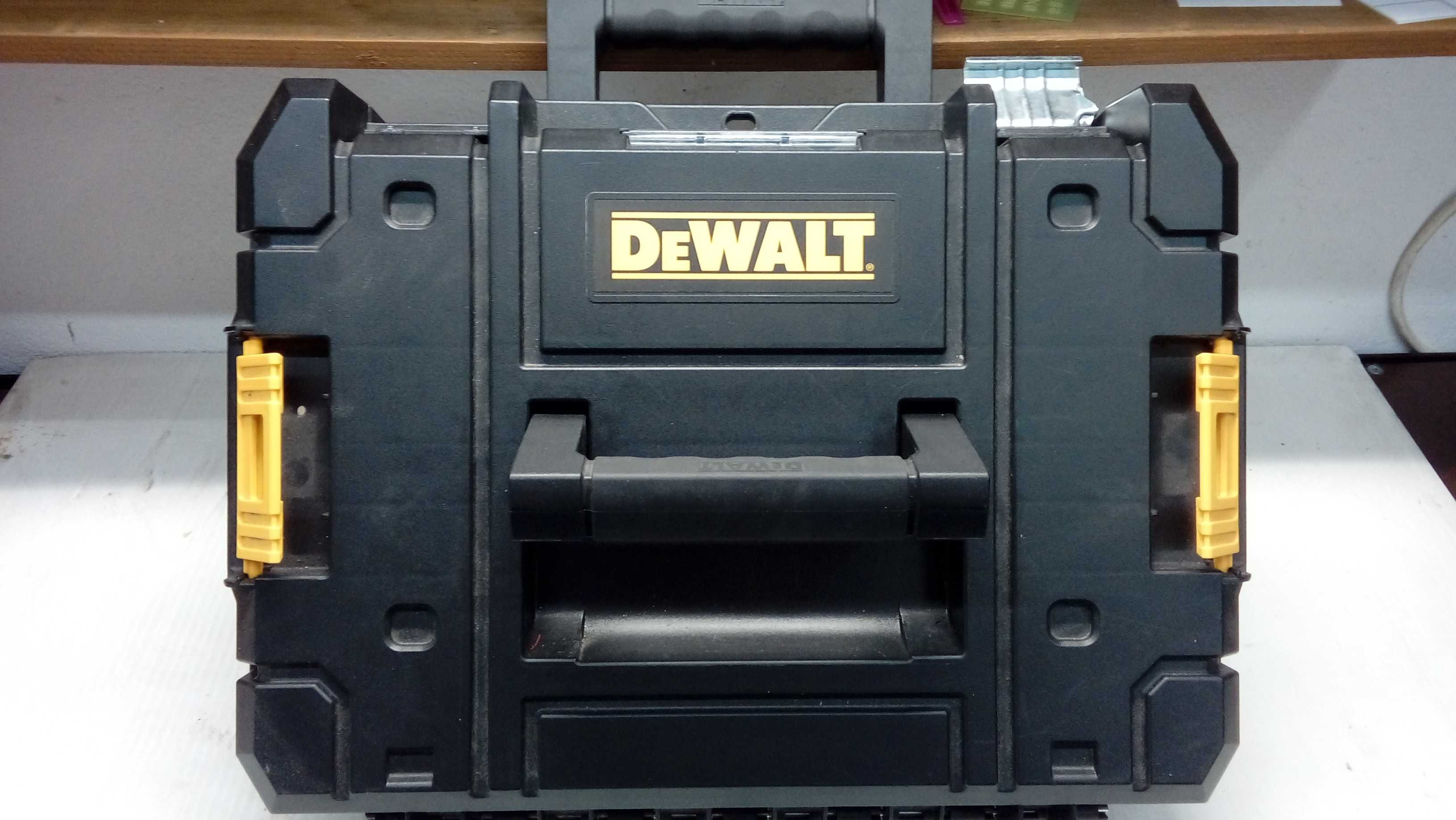skrzynia DeWalt TSTAK