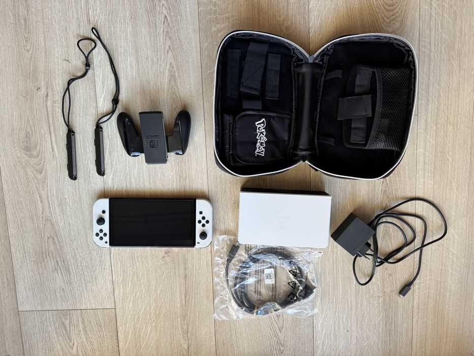 Nintendo Switch OLED + Mario Rabbids Sparks of Hope