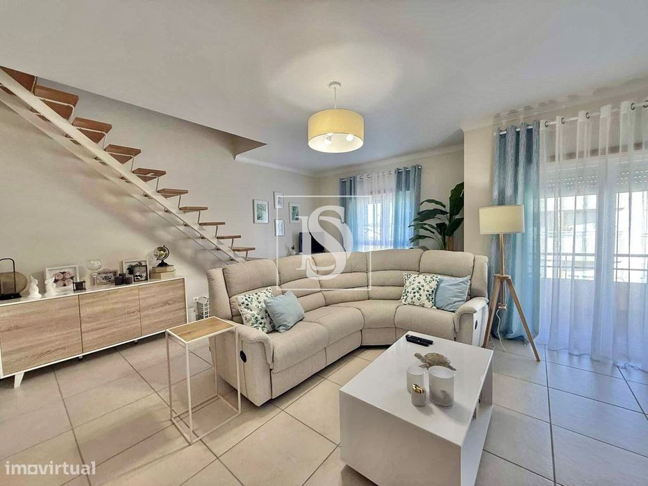 Apartamento T3, transformado em Duplex