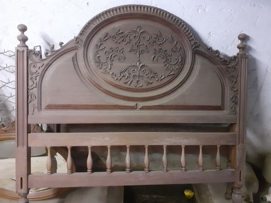 Cama antiga. Boa para decoração