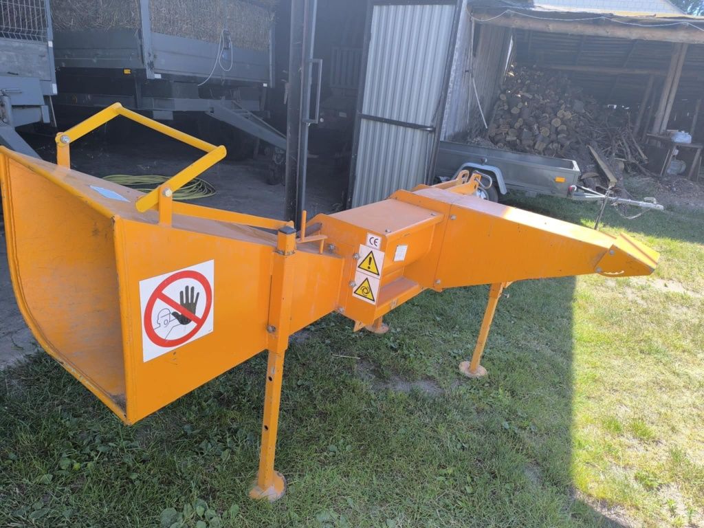 Rębak rozdrabniacz do gałęzi