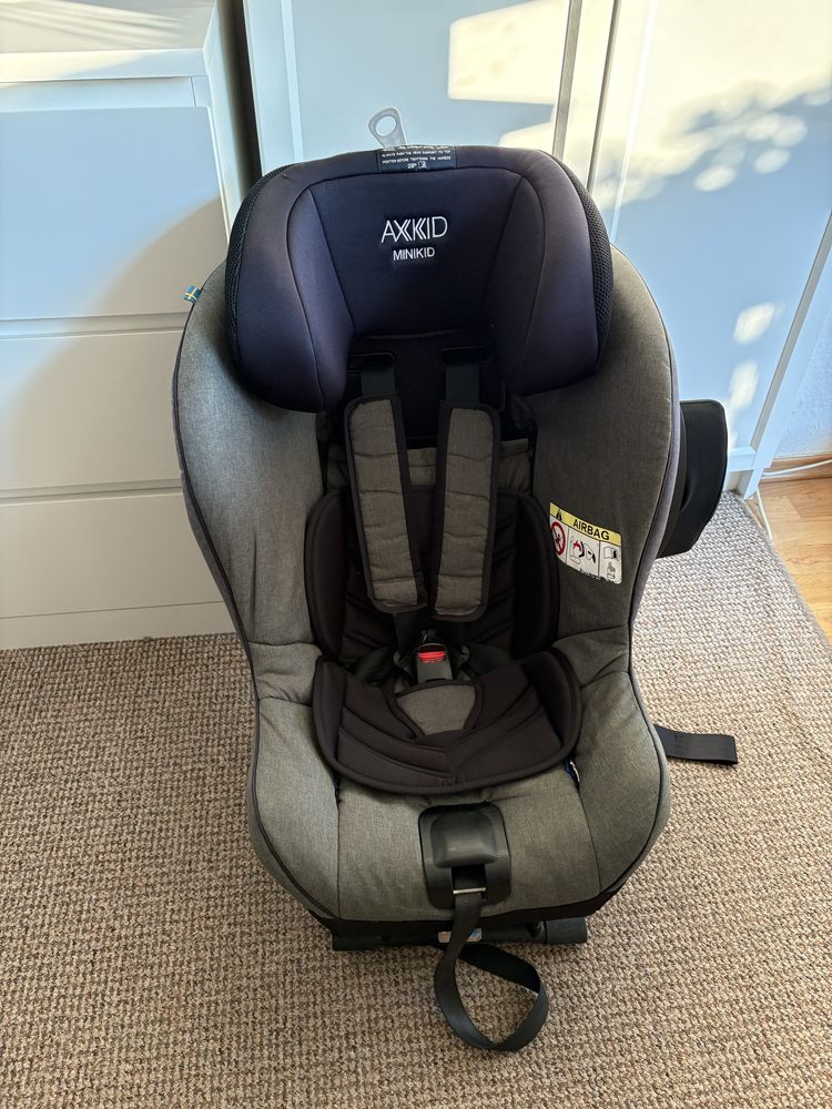 Fotelik samochodowy AXKID MINIKID 2.0 RWF tyłem do kierunku jazdy 9-25