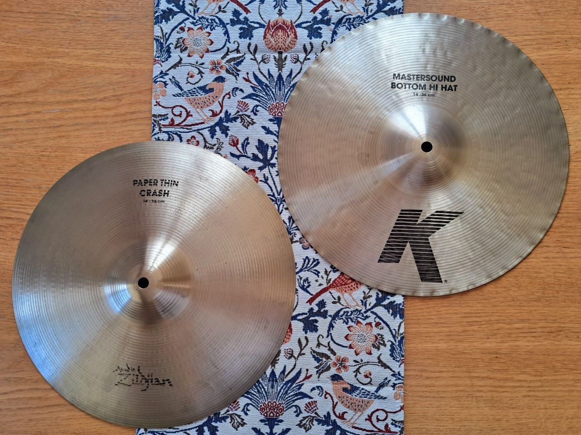 Hi-hat Zildjian 14" / bottom K Mastersound, top Avedis paper thin