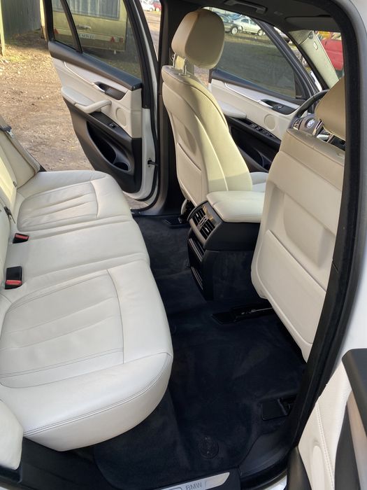 Мийка двигуна,хімчистка салону, полірування, чистка салону,  Автомийка