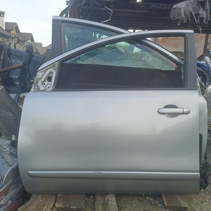 Двері праві Нісан ноте  Nissan note