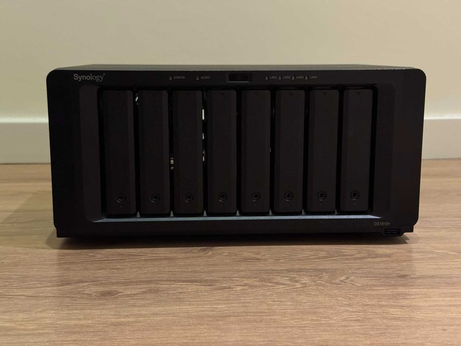 Synology DS1819+ (8 bays, 16Gb RAM, 10Gbe RJ45 + 2xM.2 SSD)