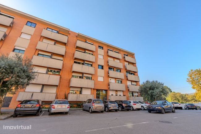 Excelente Apartamento T3 —  junto à Pastelaria Glicínias