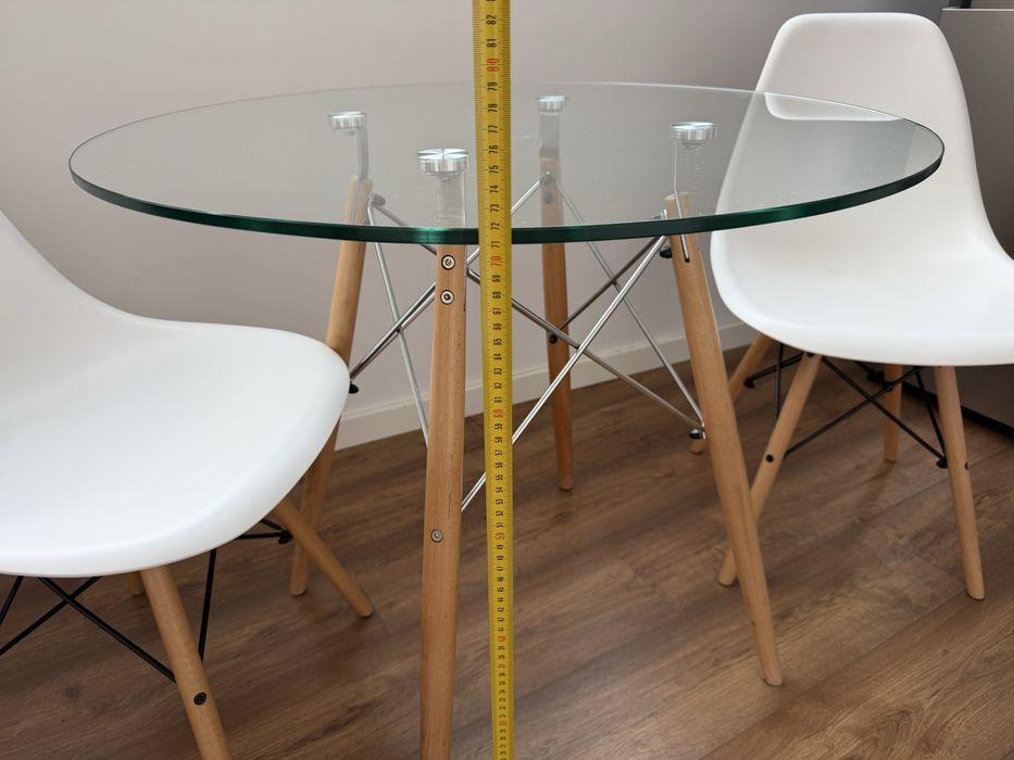 Mesa de vidro com 2 cadeiras