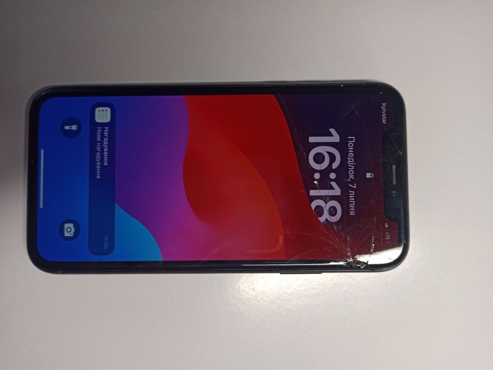 Iphone 11 чорного кольору