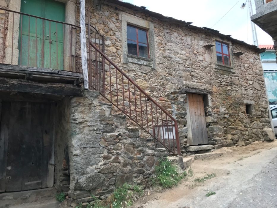 Casa em aldeia serrana - em reabilitação
