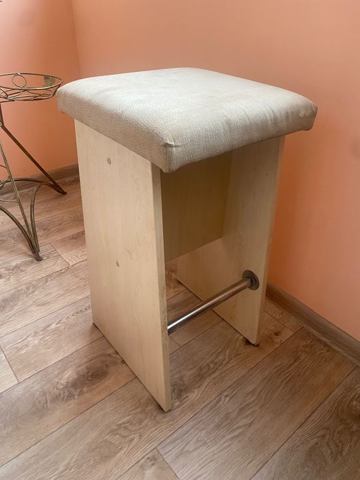 Табуретка висока,  600грн