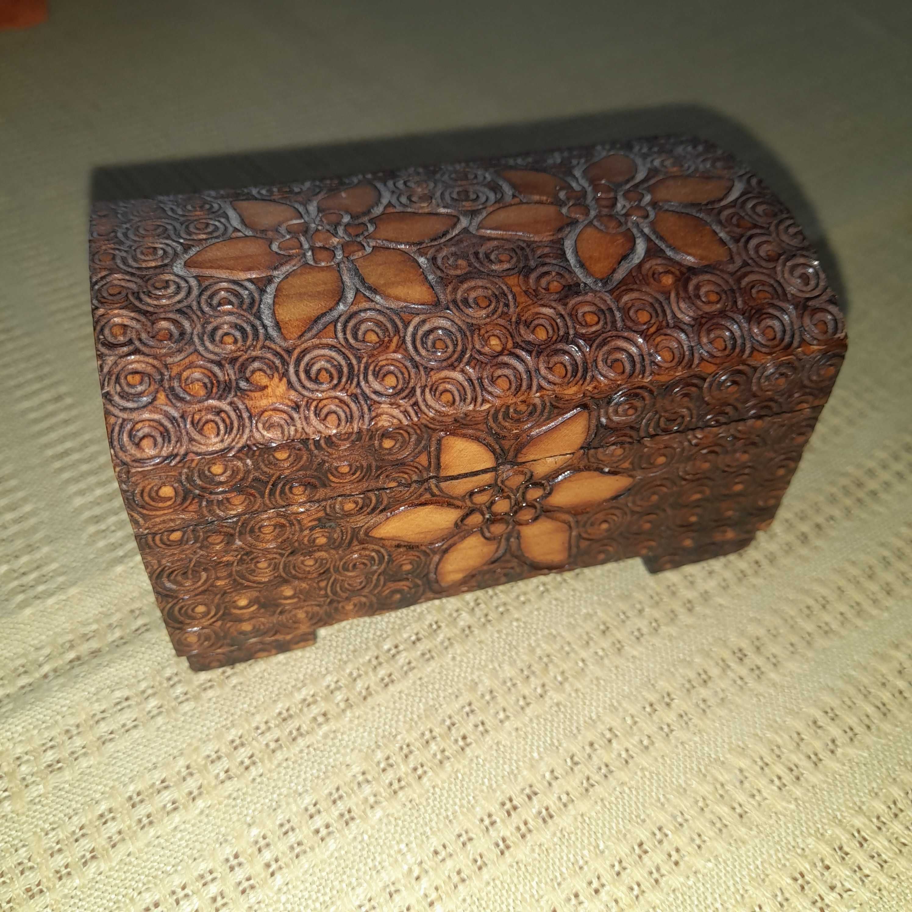 drewniana skrzyneczka