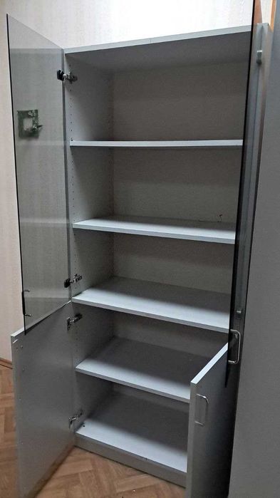 Стеклянный шкаф с нижним отделением, цвет серый, для офиса