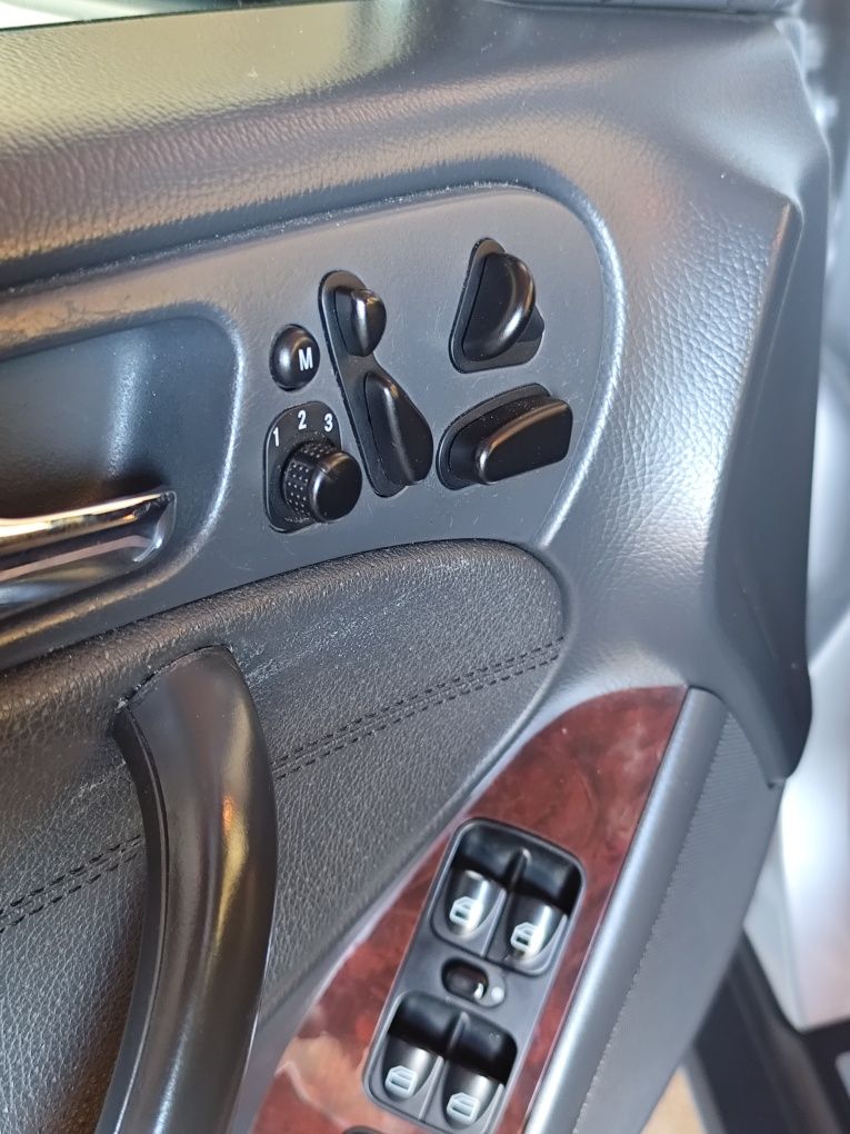 Mercedes C320 218cvs GPL 157mil KMS reais