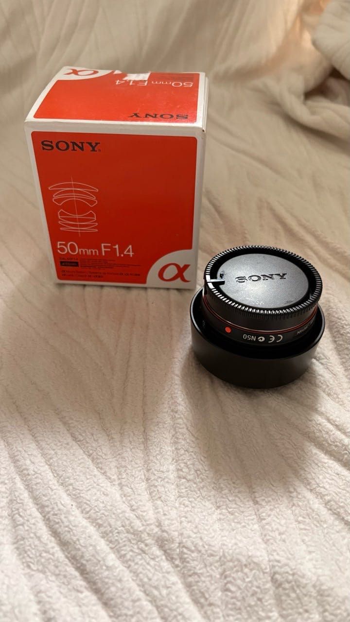 Sony Alpha 50mm F1.4 (SAL50F14) - Como novo