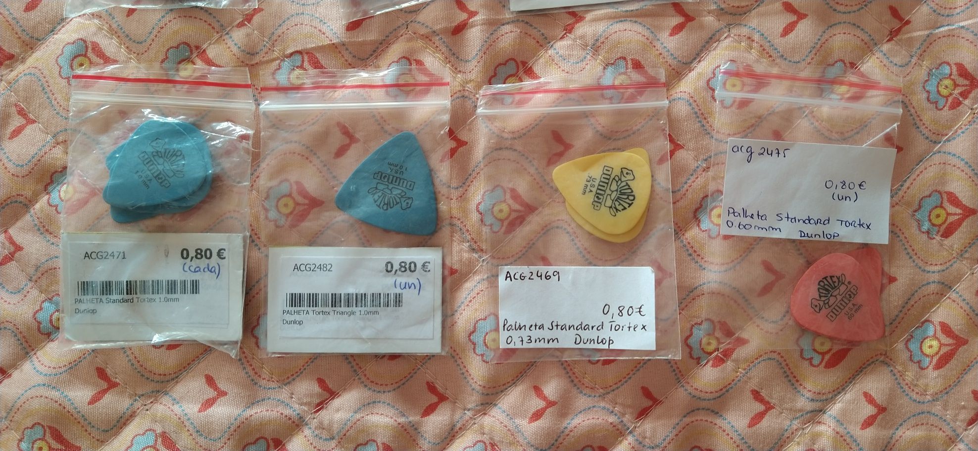 3 palhetas novas à escolha a 1€