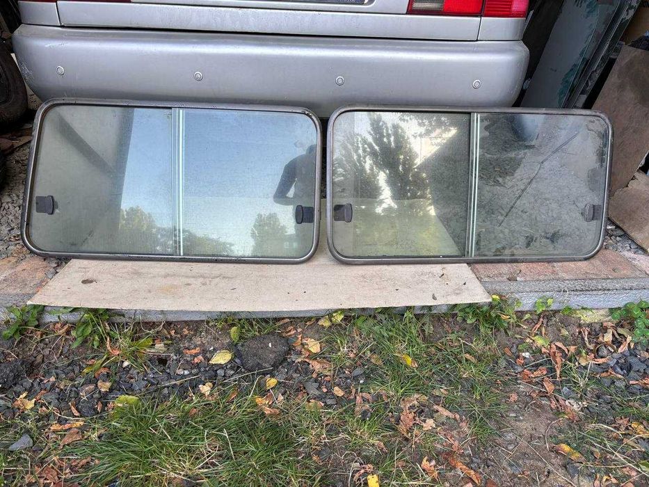 Задні бокові стекла з форточками Toyota Land Cruiser 78