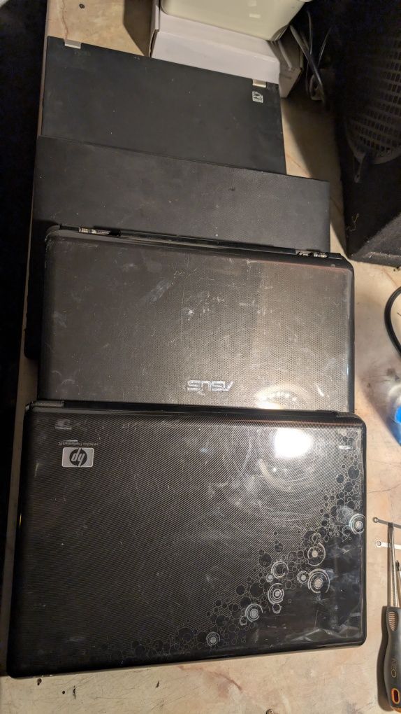 Laptopy HP Lenovo