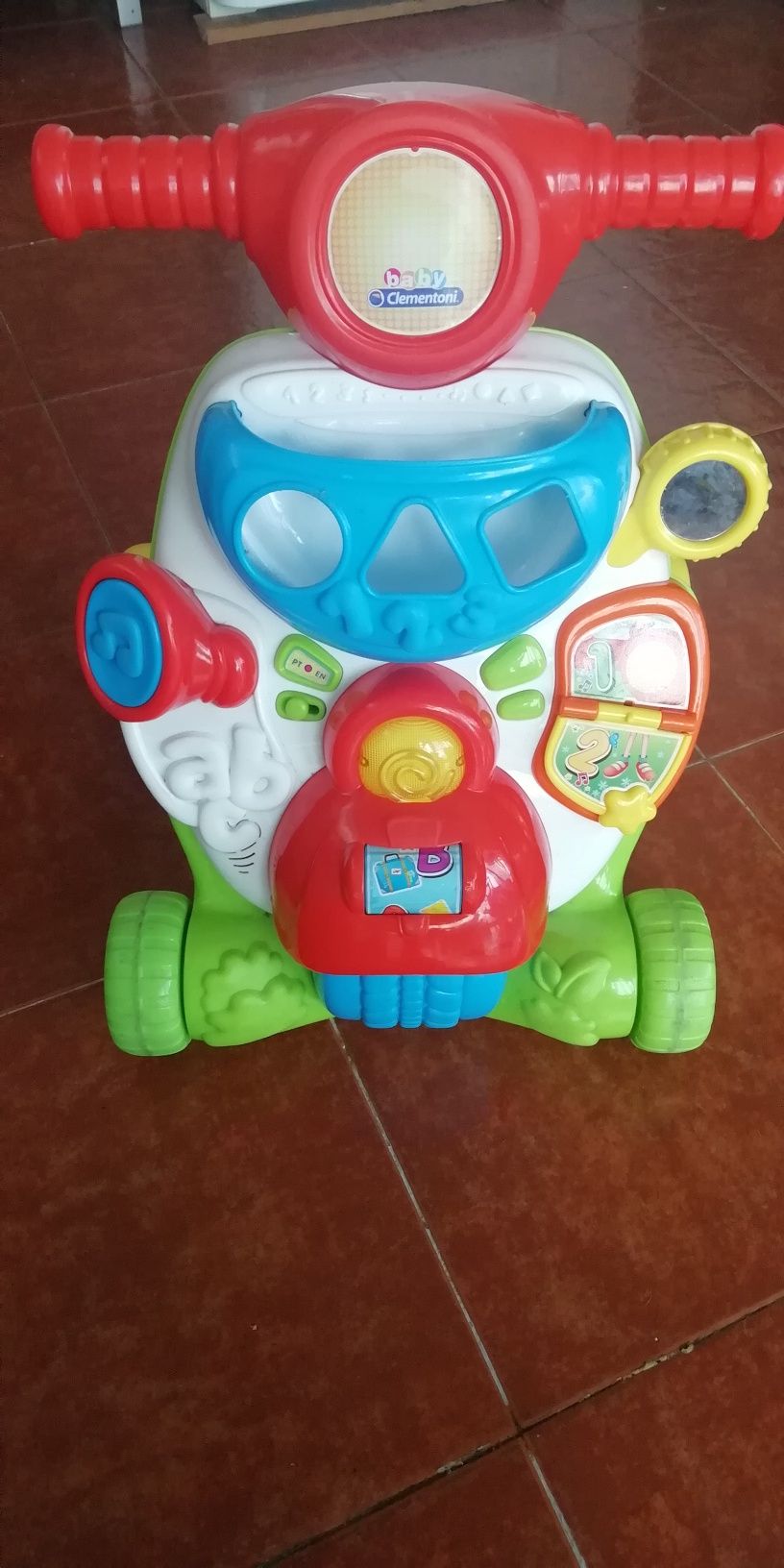 Andarilho Clementoni baby Musical 
Scoter Primeiros Passos